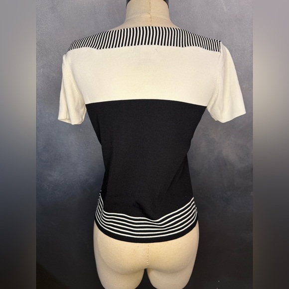 Notations Monochrome Striped Knit Top - Size Medium - Picture 4 of 7